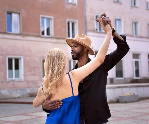ACADEMIA DE BAILE CLAVE Y TUMBAO